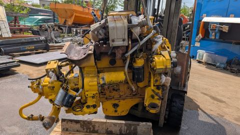 Excavator Komatsu SA4D102E-1 pentru buldoexcavator